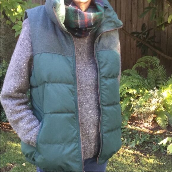 OLD NAVY Women Sz Medium Wool Blend Puffer Vest Green Quilted Zip Up Fleece - Picture 14 of 14